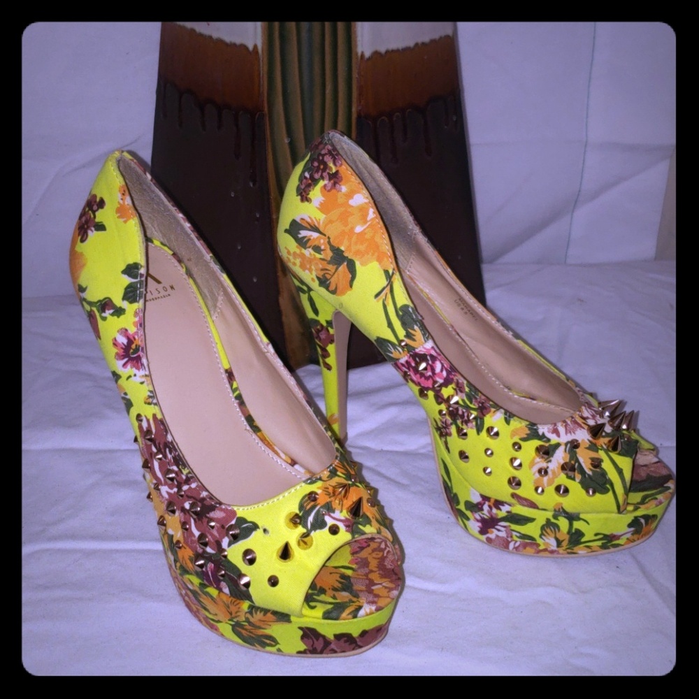 Madison yellow spike women shoes
